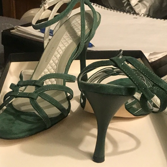 BCBG heels green size 6 new - Picture 4 of 4